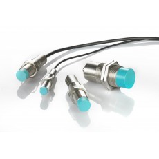 SECATEC 电容式传感器光滑管/螺纹管直流三芯线系列